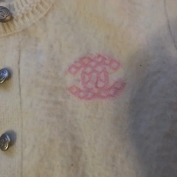 SOLD !!!Chanel CC jacket sweater size 36fr or 4-6us , Preowned 100% authentic!!! - Picture 2 of 11